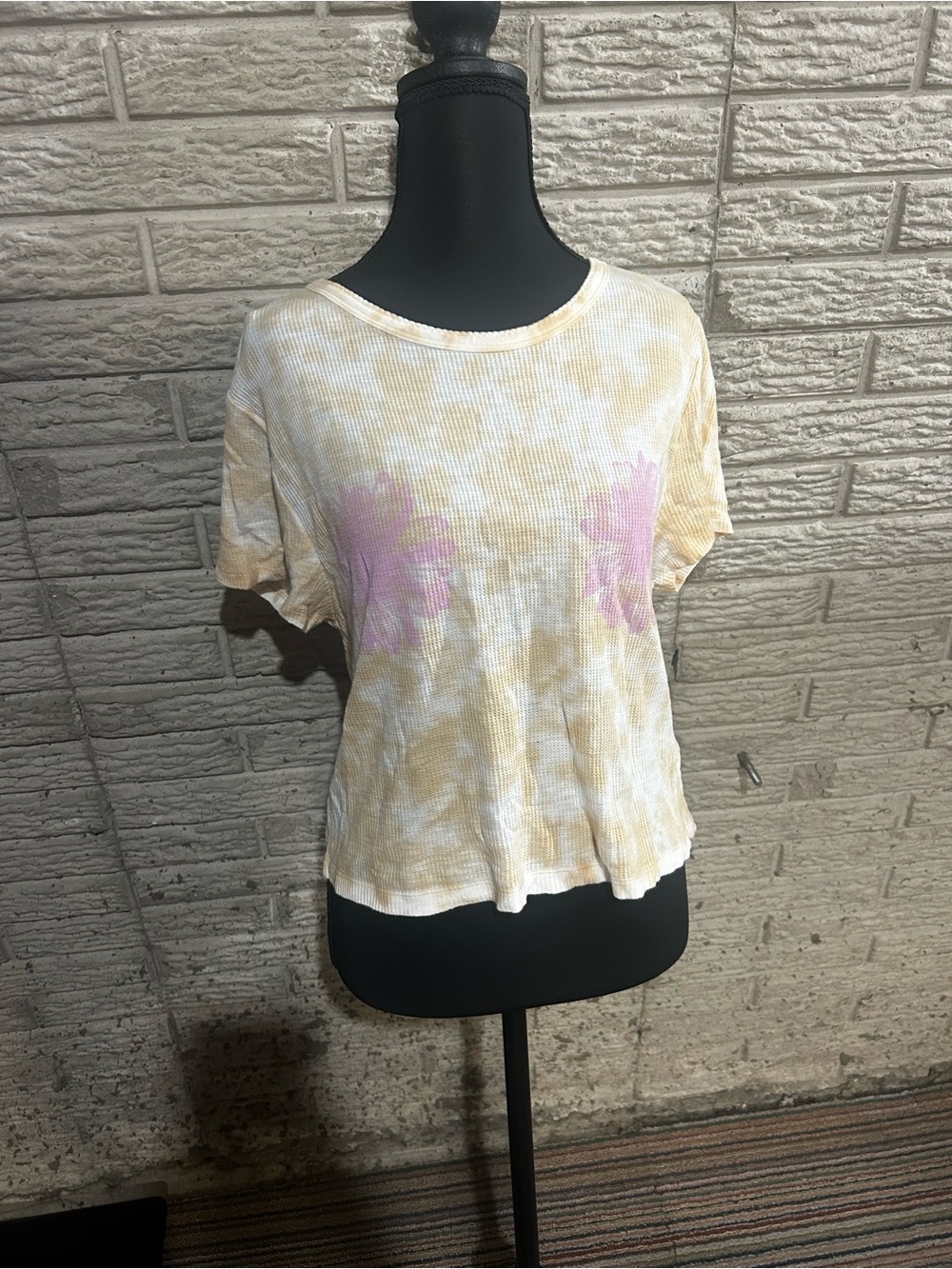 Tie-Dye Short Sleeve Ribbed Tee with Pink Floral Detail Aerie Size XL